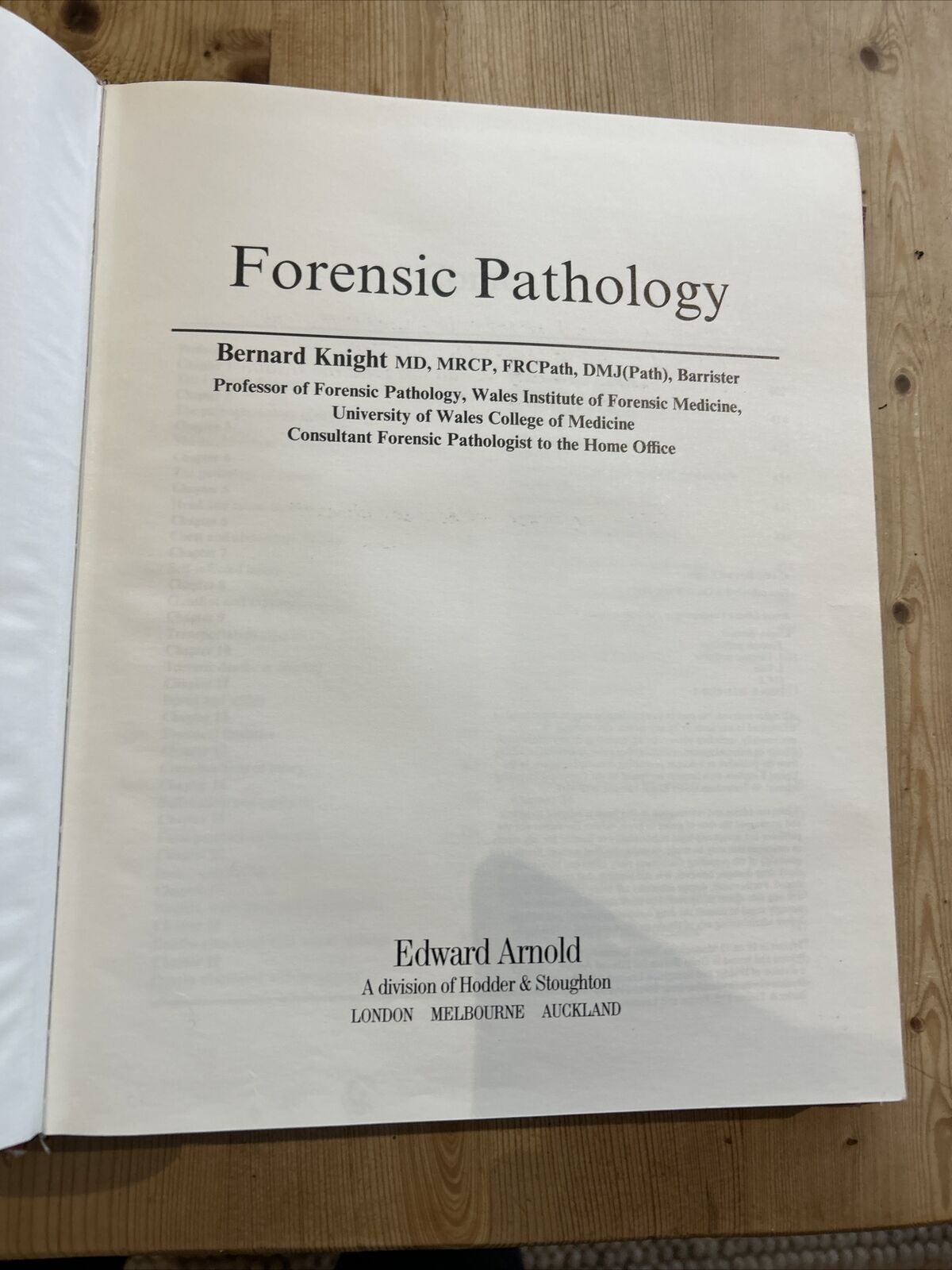 FORENSIC  PATHOLOGY BY Bernard Knight home office Pathologist Murder