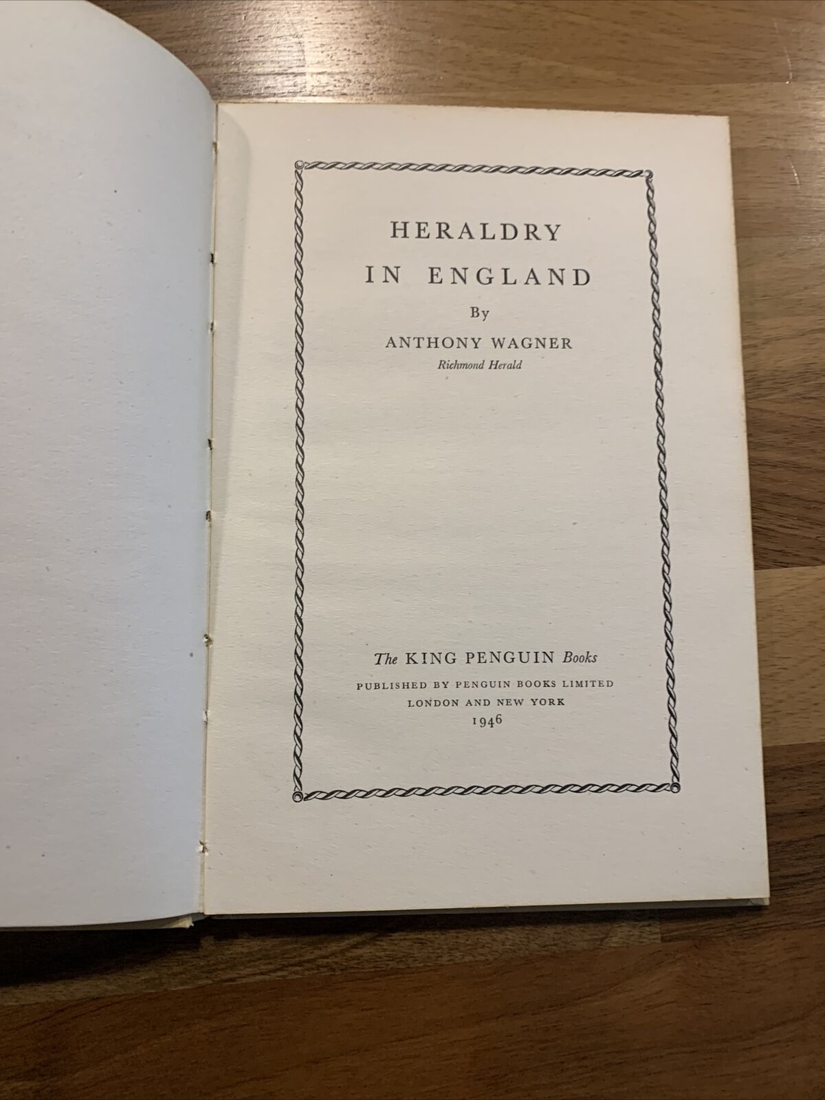 HERALDRY IN ENGLAND - King Penguin Book 1946 - Anthony Wagner - Colour Pics