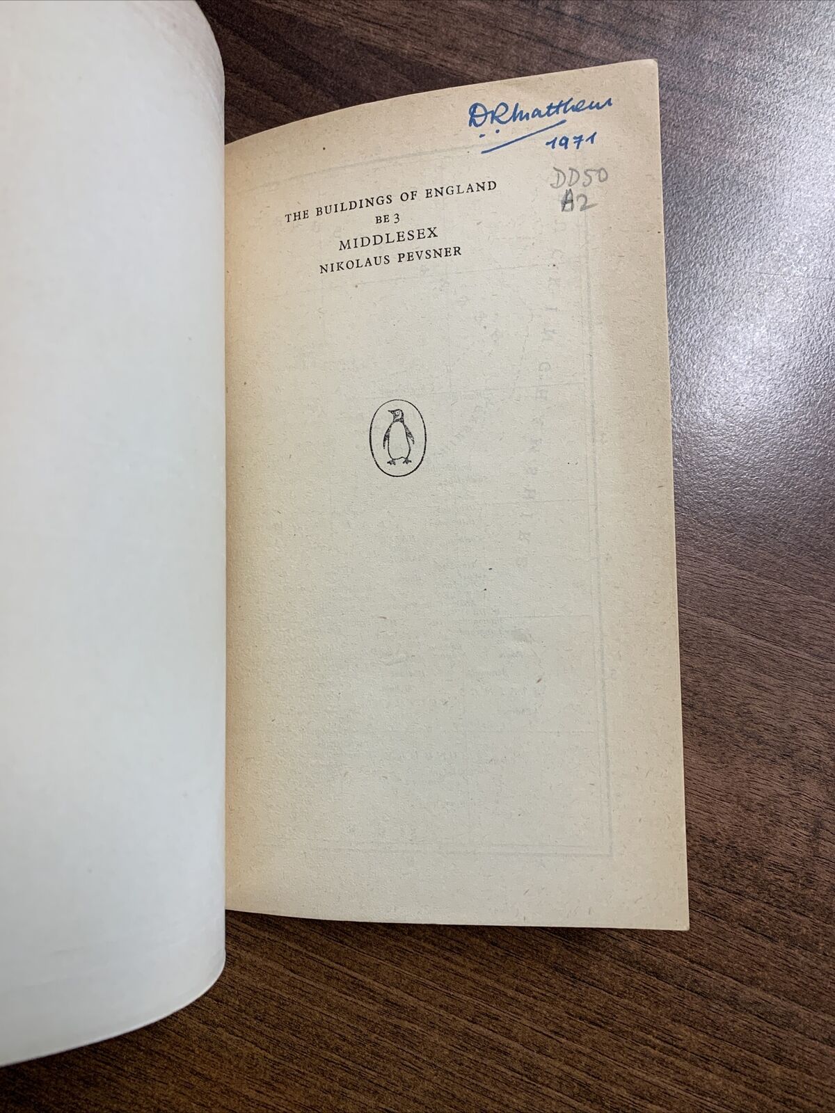 MIDDLESEX Penguin Buildings of England BE3 1951 PEVSNER Hampton court