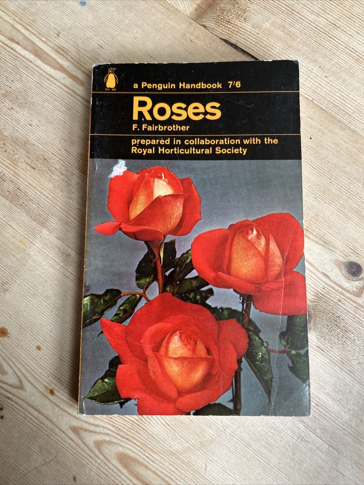 ROSES F Fairbrother Penguin Handbook 1965 Illustrated PH37 RHS Gardening