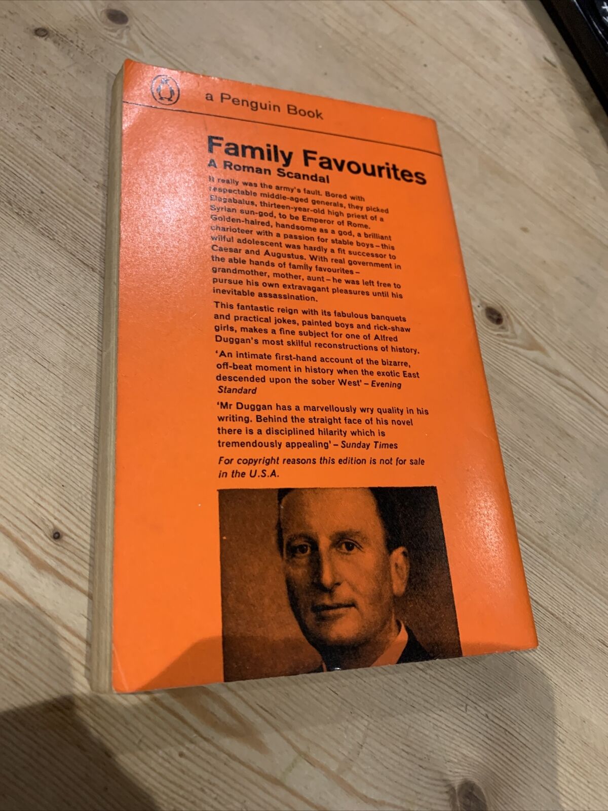 FAMILY FAVOURITES A ROMAN SCANDAL - Alfred Duggan - Penguin Books No2011 1963