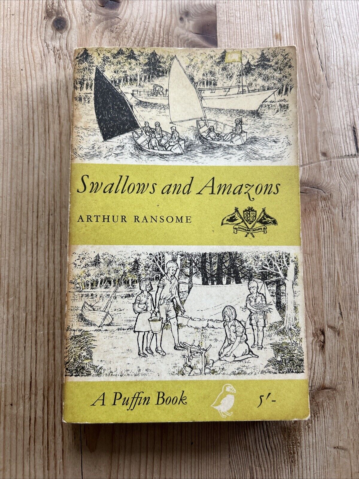 SWALLOWS AND AMAZONS Arthur Ransome - Puffin Books 1965 PS171 Sailing Lakes