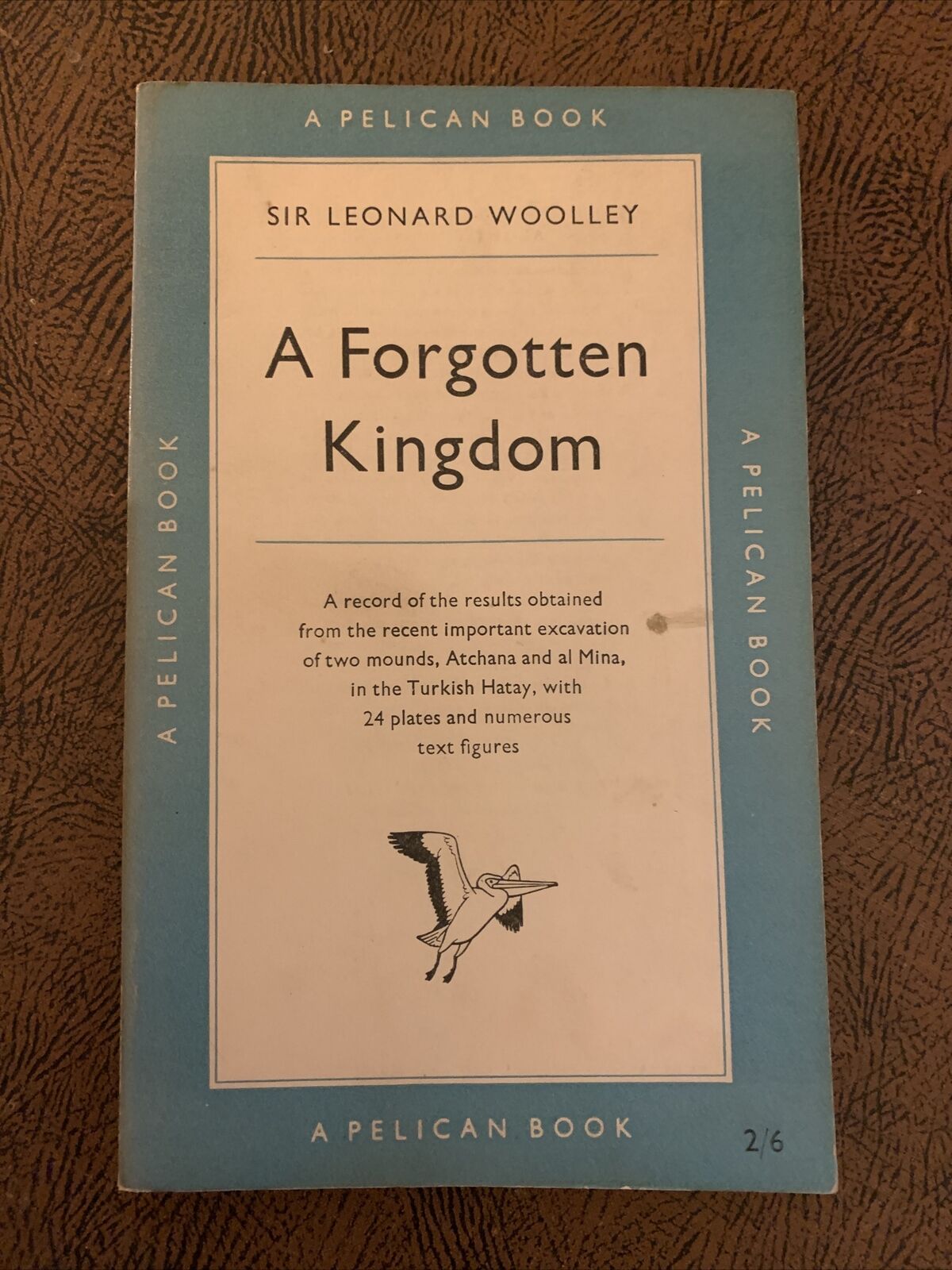 A FORGOTTEN KINGDOM By Sir Leonard Woolley - Pelican Book 1953 Atchana Al Mina