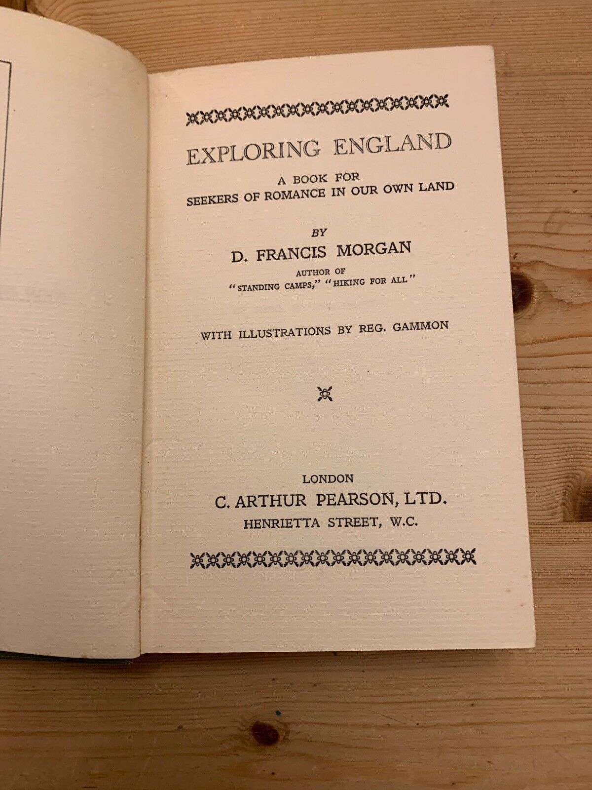 Exploring England By D Francis Morgan 155 Pages Hardback 