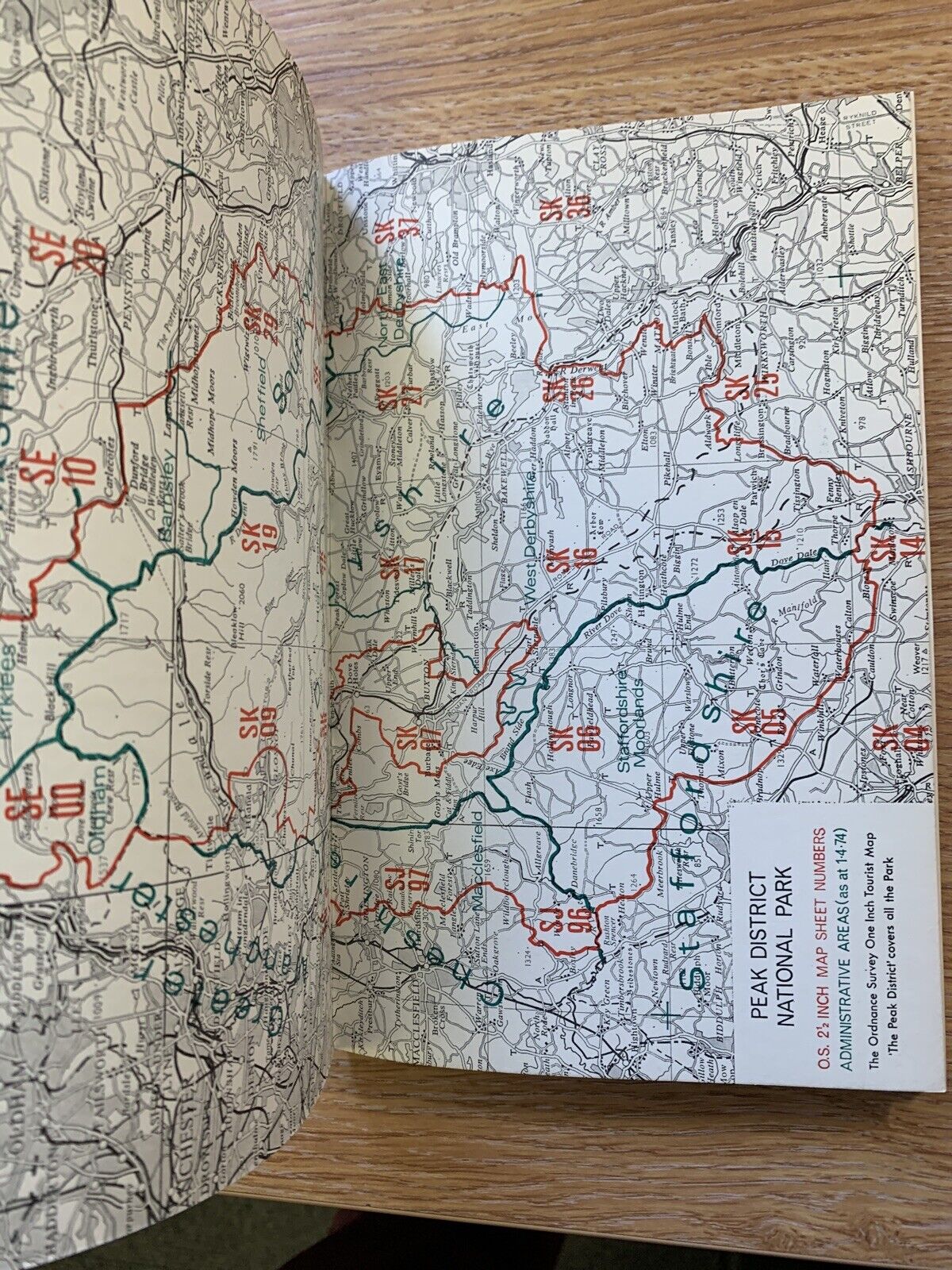 Peak District National Park HMSO 1971 Guide Photos Maps 