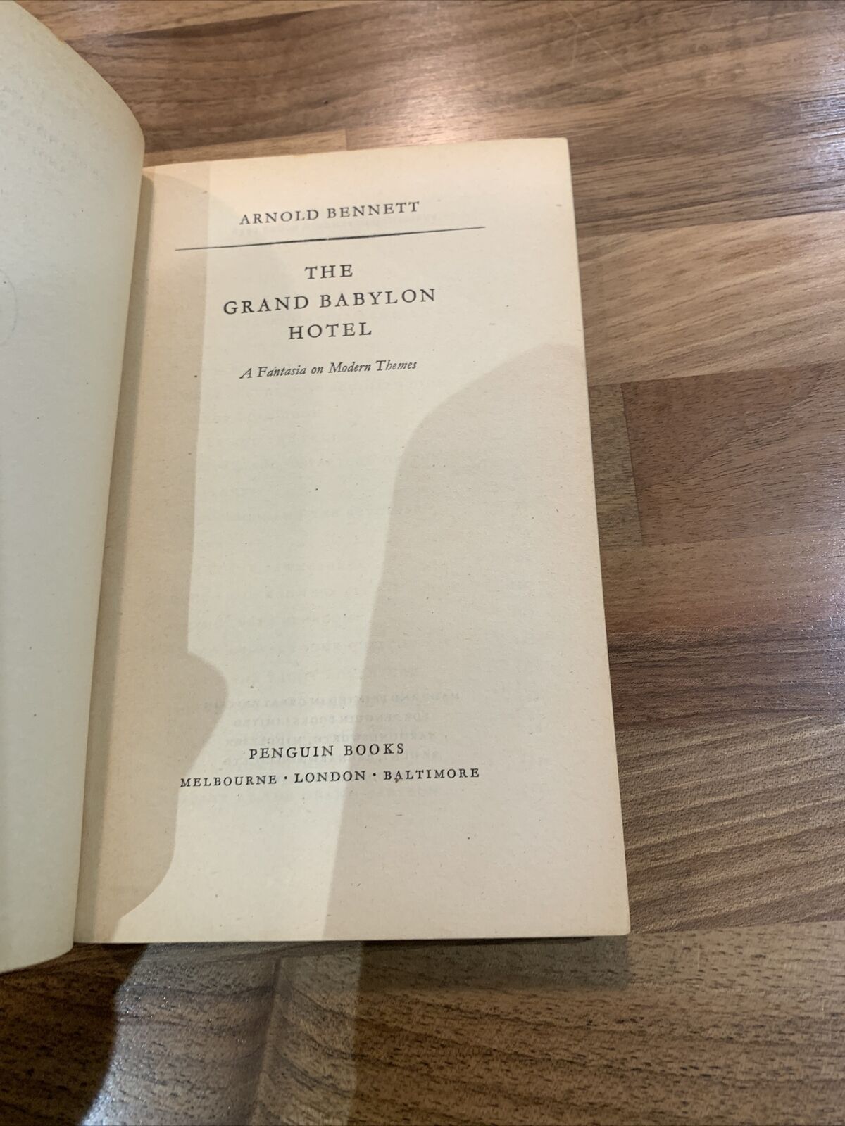 The GRAND BABYLON HOTEL - Arnold Bennett - Penguin Books 1954 