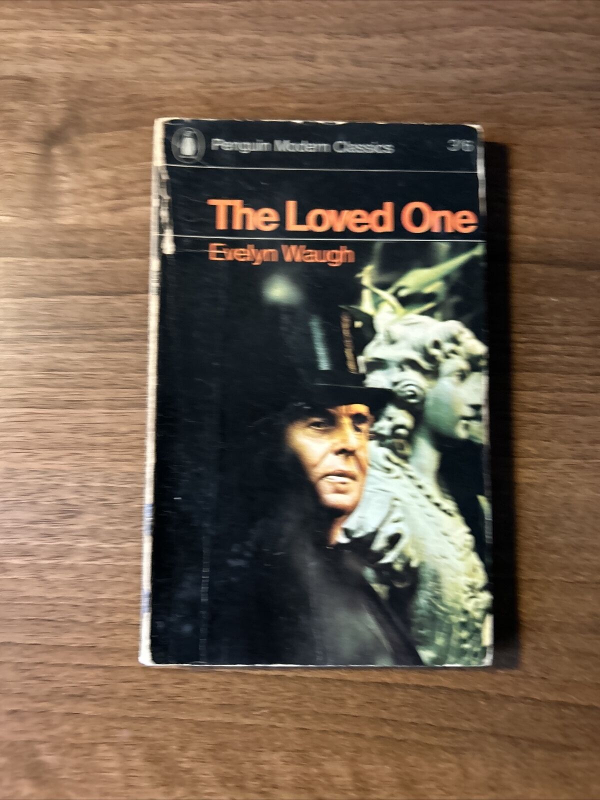 THE LOVED ONE - Evelyn Waugh - Penguin Modern Classics No 823 1965 California