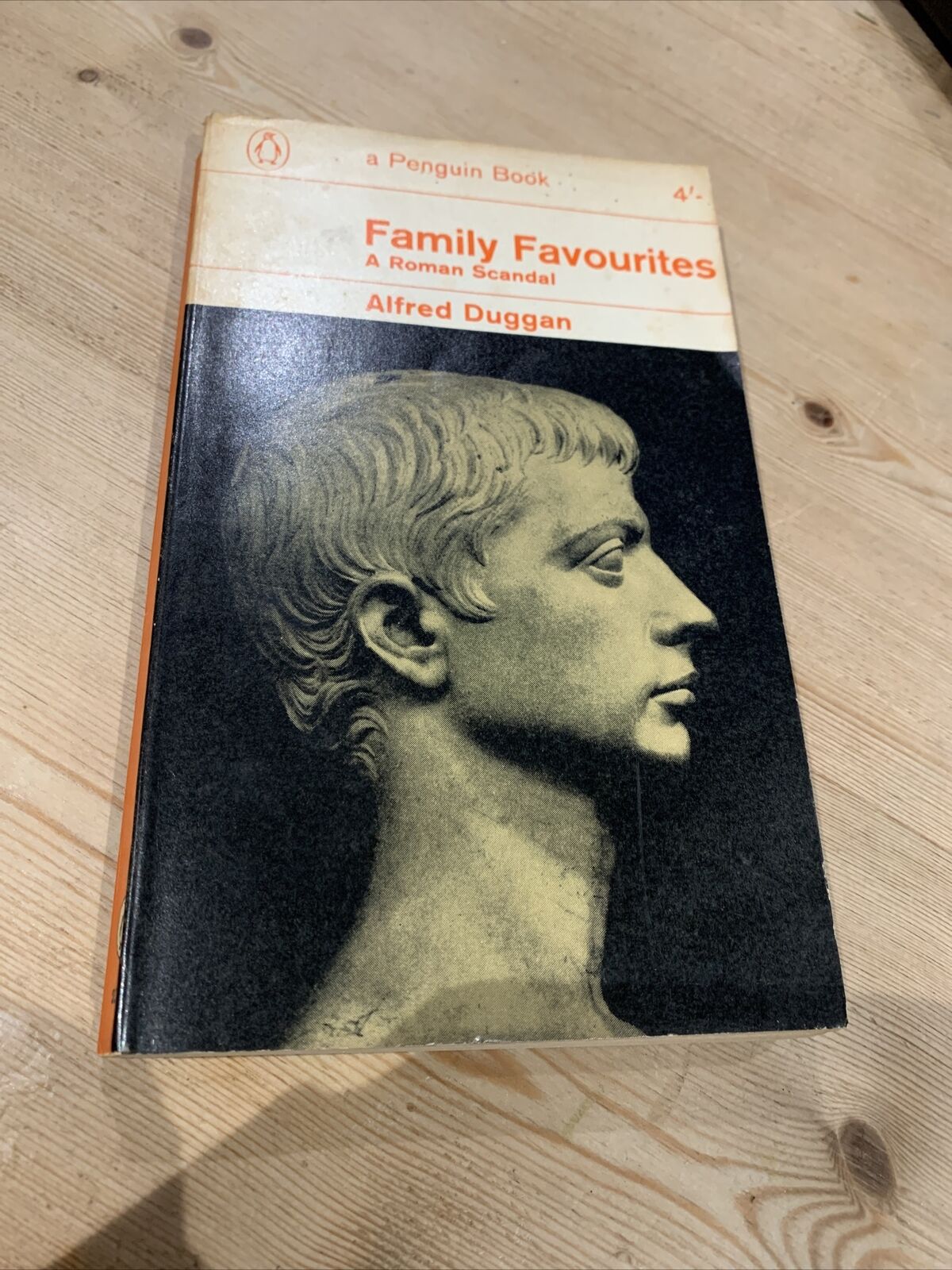 FAMILY FAVOURITES A ROMAN SCANDAL - Alfred Duggan - Penguin Books No2011 1963