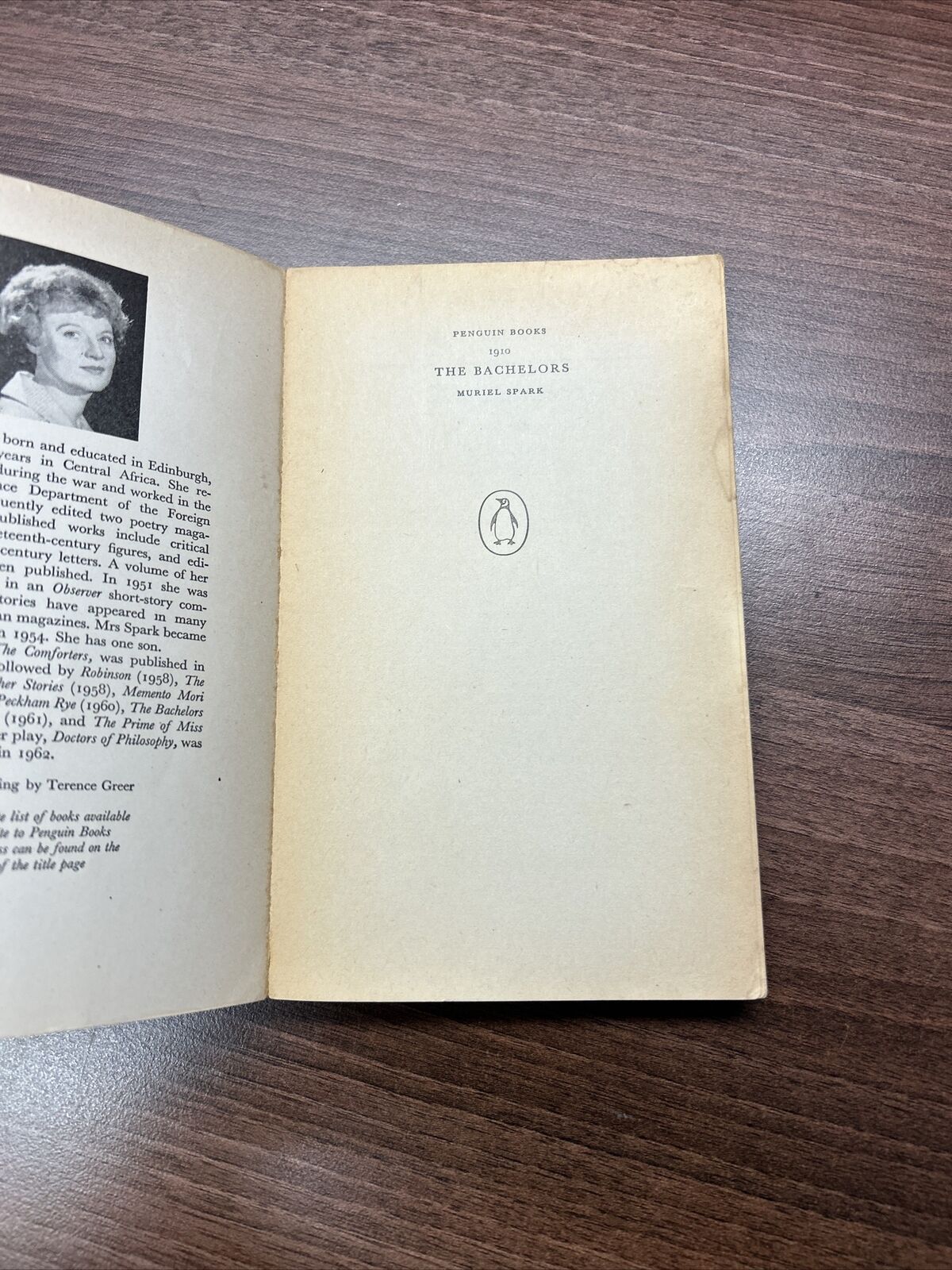 THE BACHELORS - Muriel Spark - Penguin Books 1963 No 1910