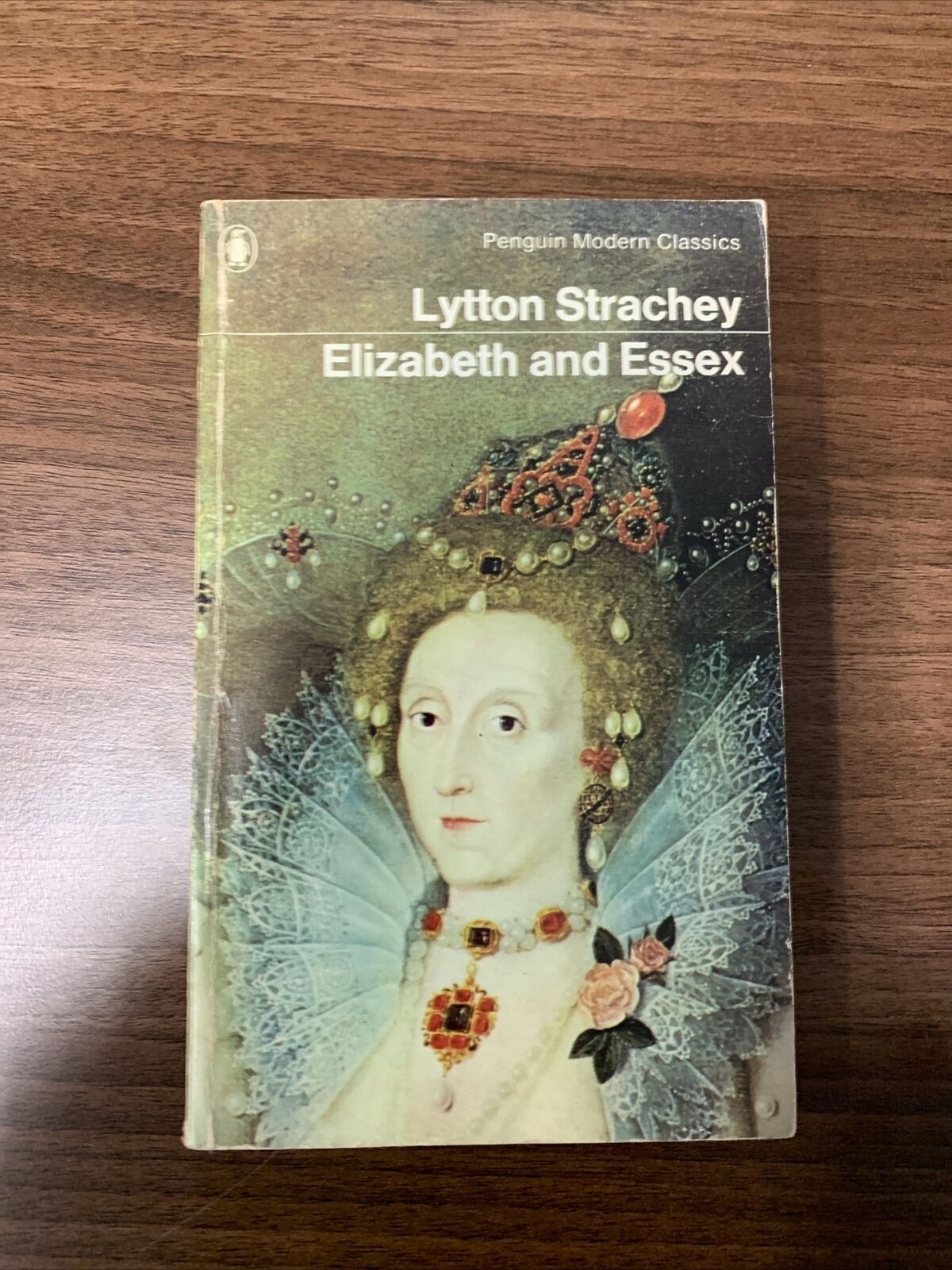 ELIZABETH AND ESSEX By Lytton Strachey - Penguin Modern Classics 1971