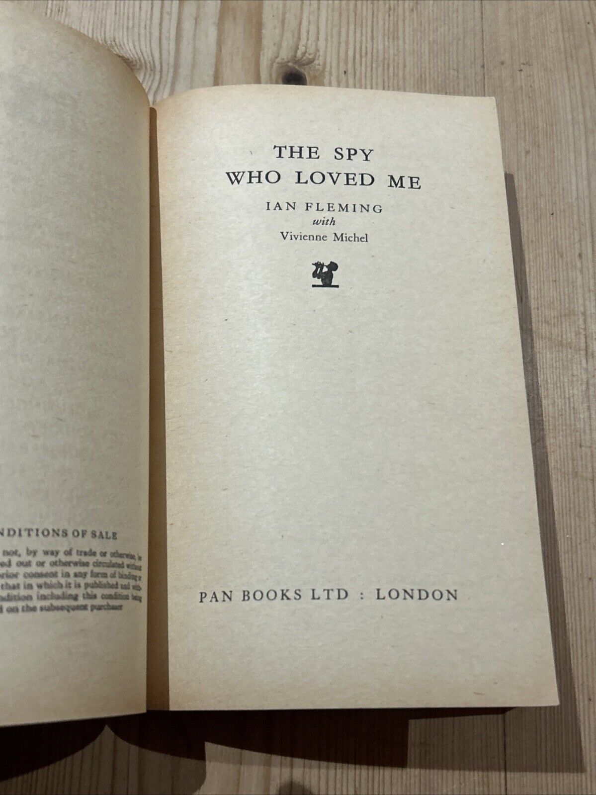 THE SPY WHO LOVED ME James Bond By Ian Fleming Pan Books 1967 No X653 007