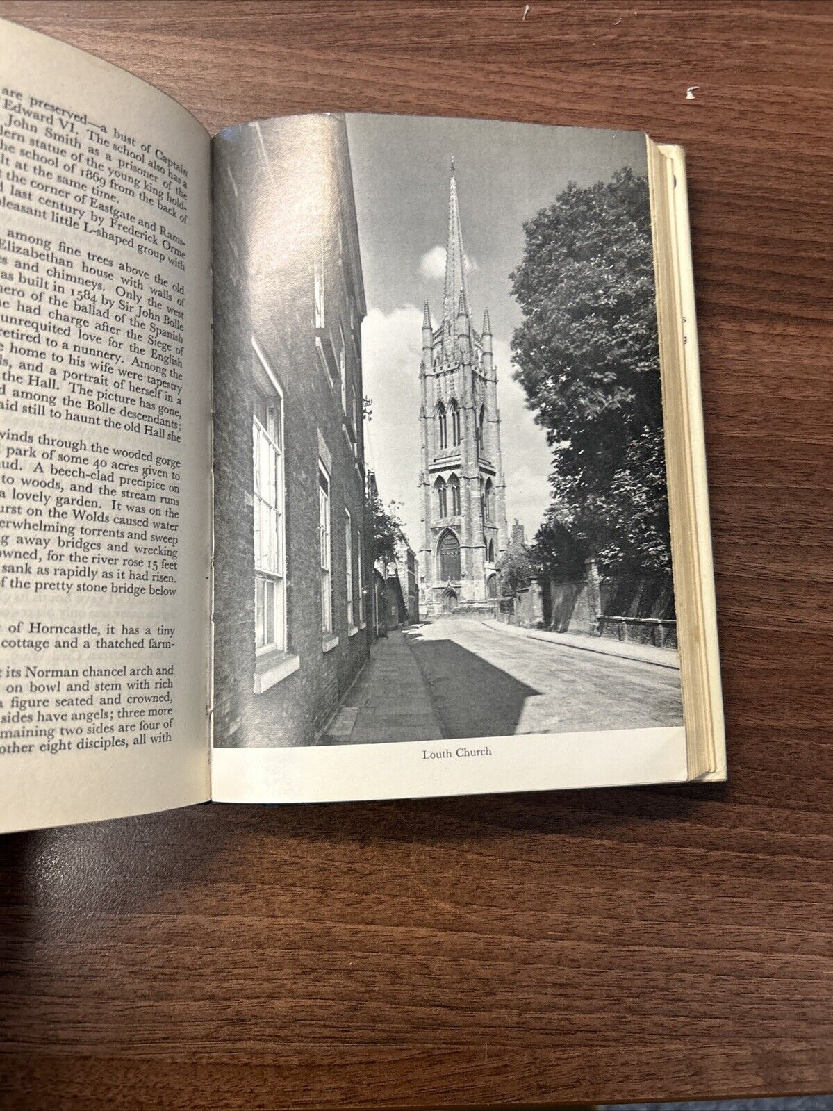 The KING’S ENGLAND : LINCOLNSHIRE 1970 Hardback Arthur Mee Plates