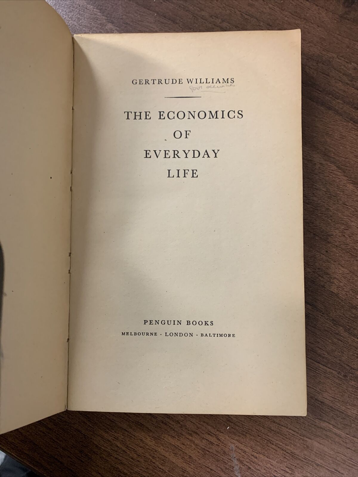 ECONOMICS OF EVERYDAY LIFE Gertrude Williams - Pelican Paperback Book A221 1953