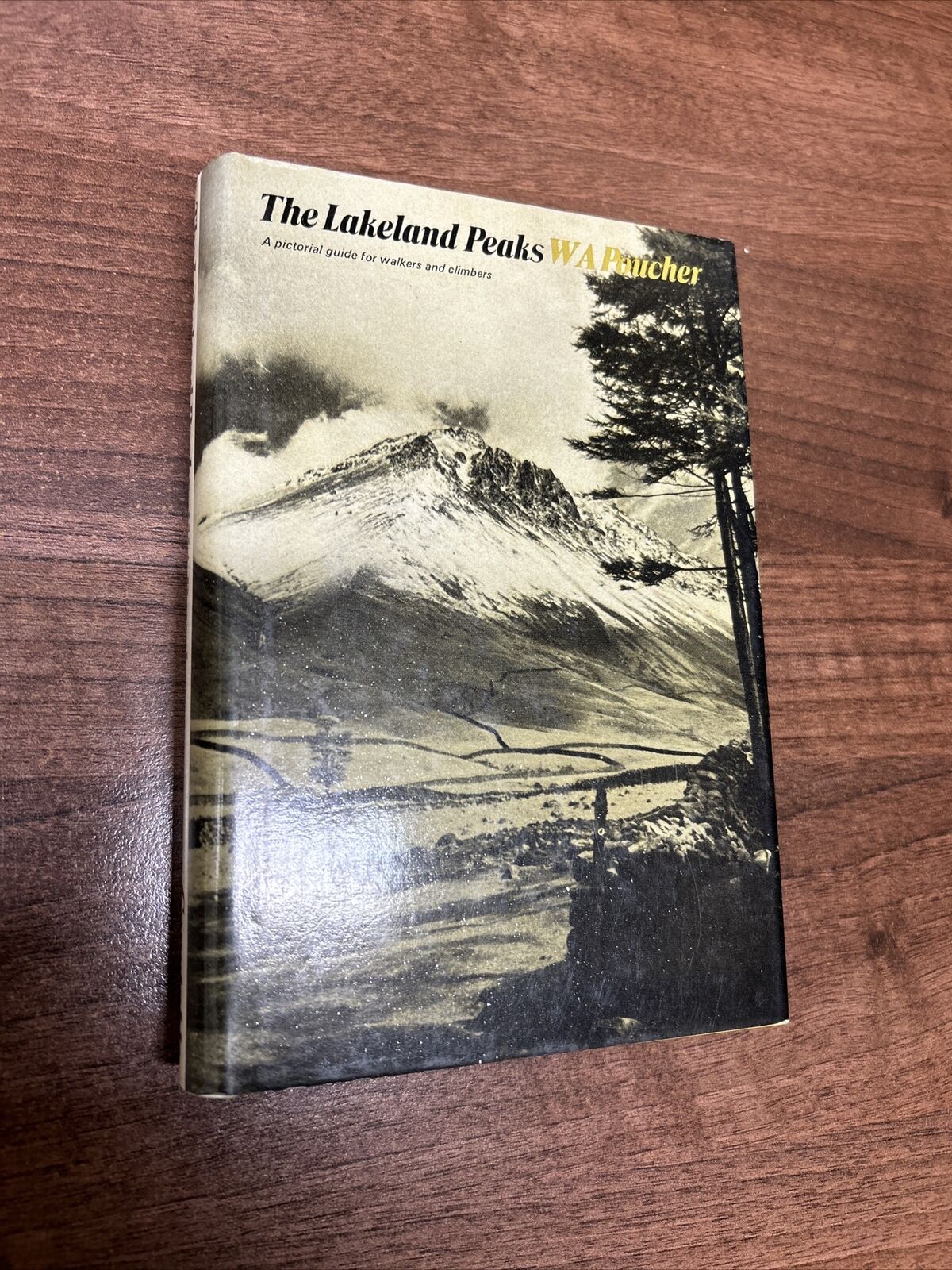 THE LAKELAND PEAKS Pictoral Guide For Walkers & Climbers WA Poucher Constable