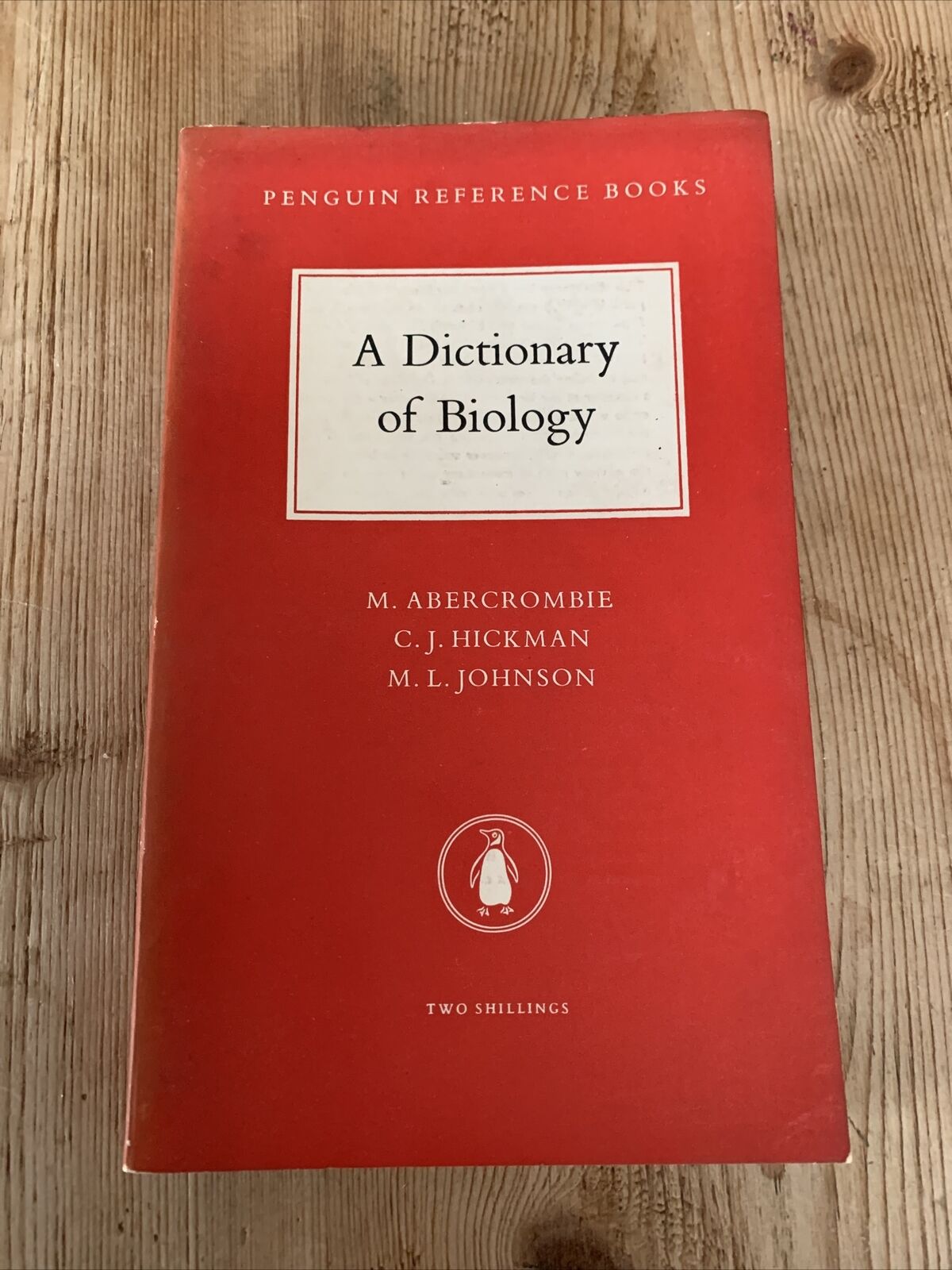 A PENGUIN DICTIONARY OF BIOLOGY R3 1951 Penguin Reference Books Red Cover