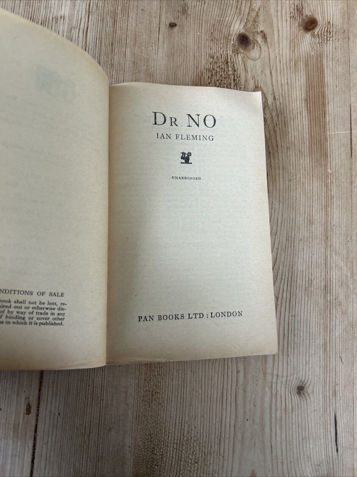 DR NO James Bond By Ian Fleming Pan Books 1965 No X237 007