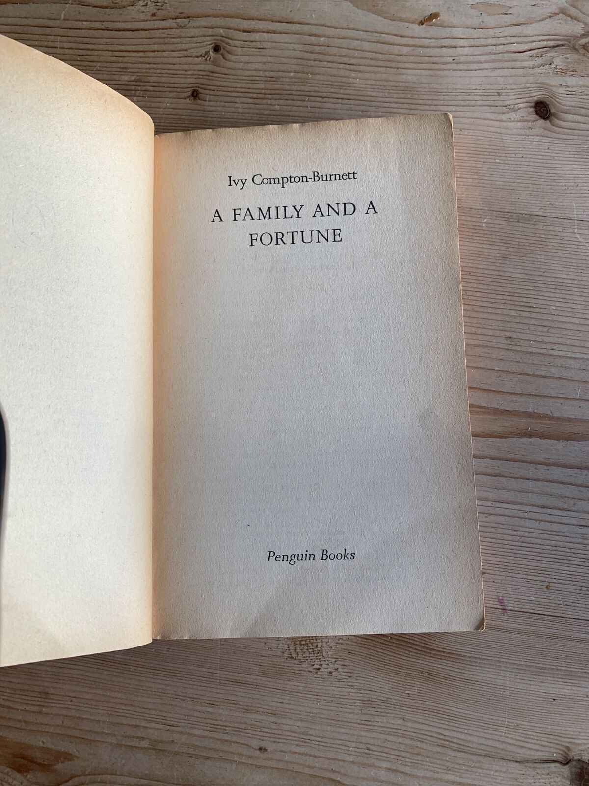 A FAMILY AND A FORTUNE by Ivy Compton-Burnett - PENGUIN MODERN CLASSIC 1962