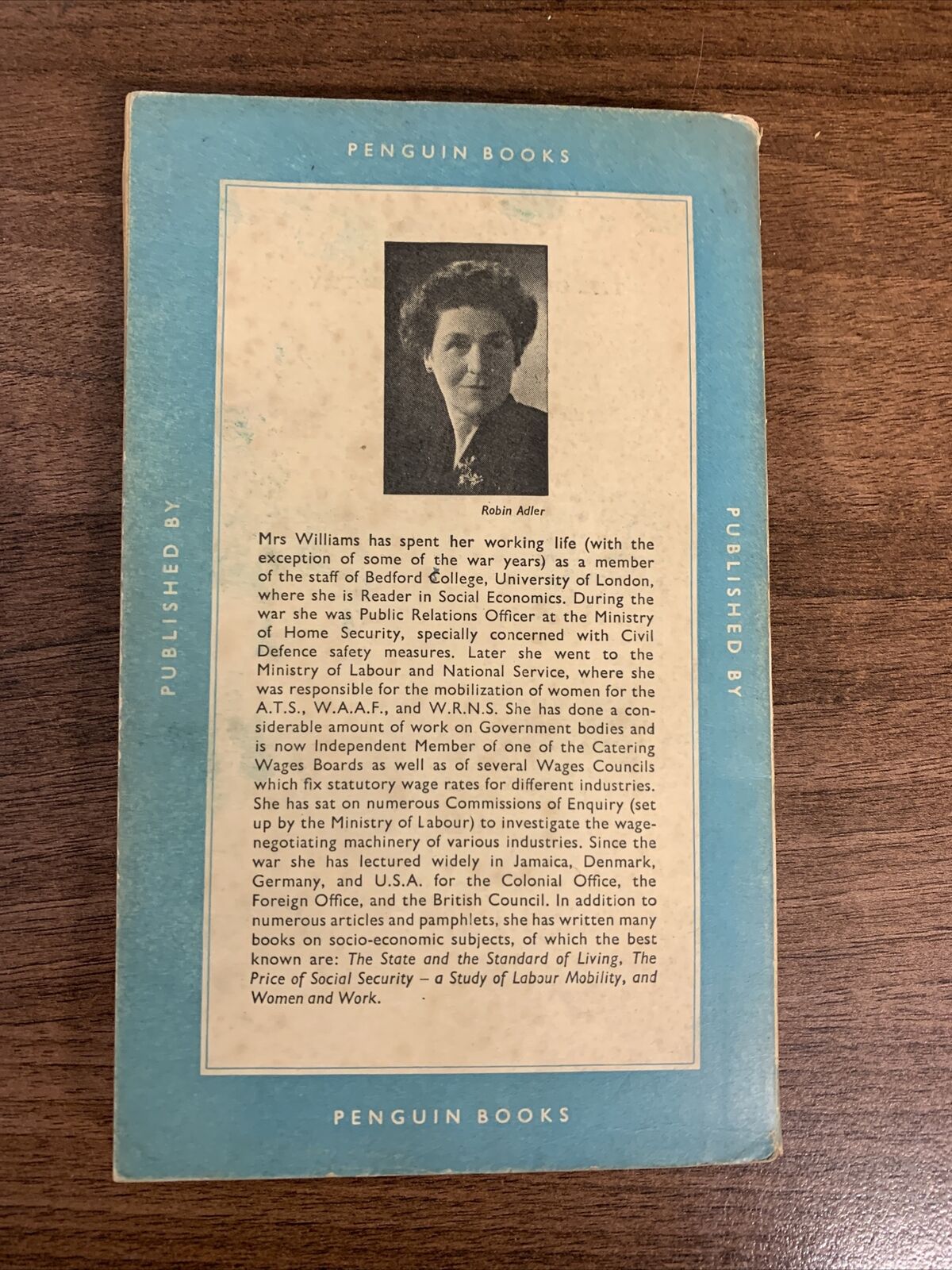 ECONOMICS OF EVERYDAY LIFE Gertrude Williams - Pelican Paperback Book A221 1953