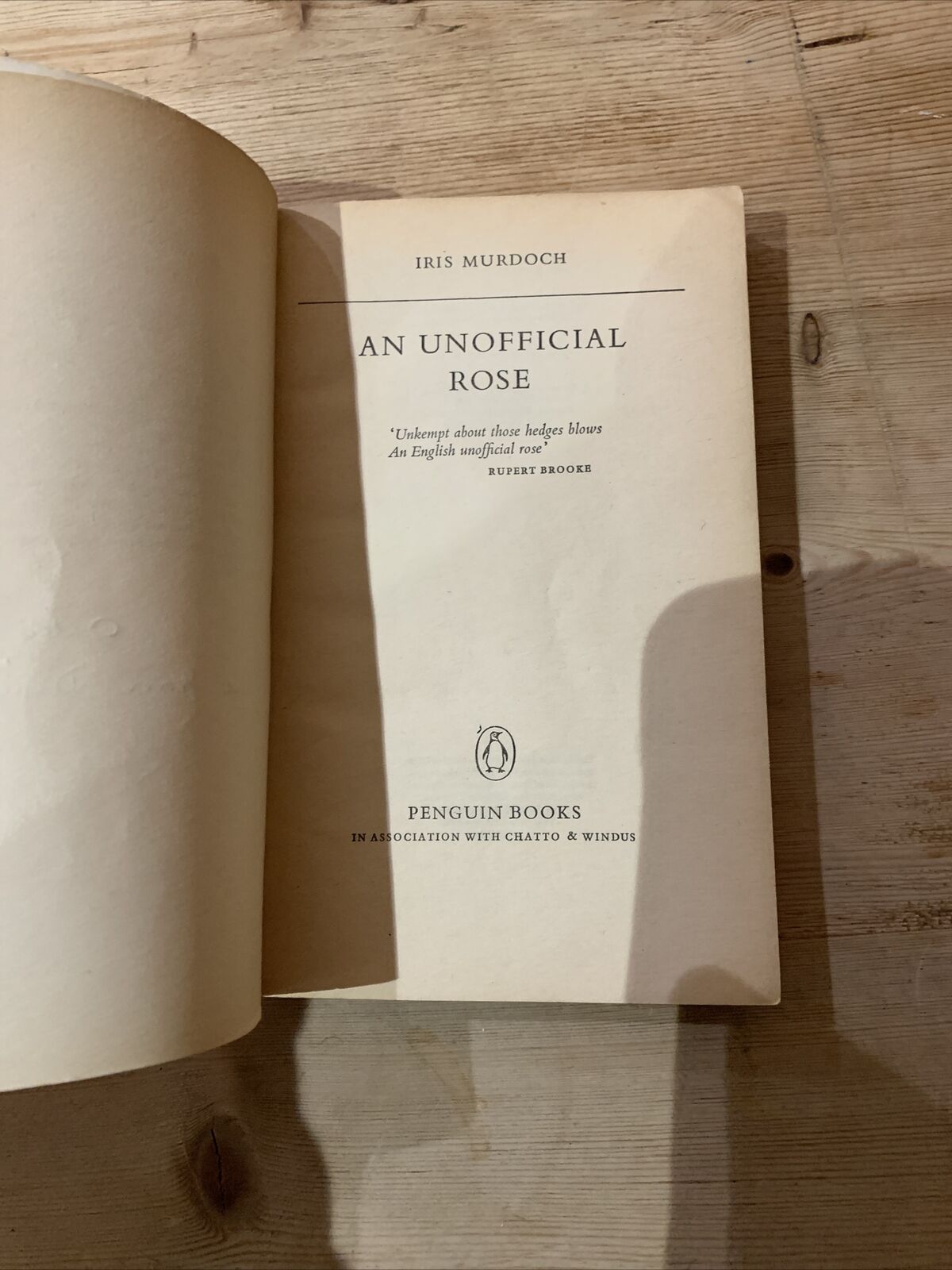 AN UNOFFICIAL ROSE  - IRIS MURDOCH - Penguin Books No 2154 1962 Romney Marsh