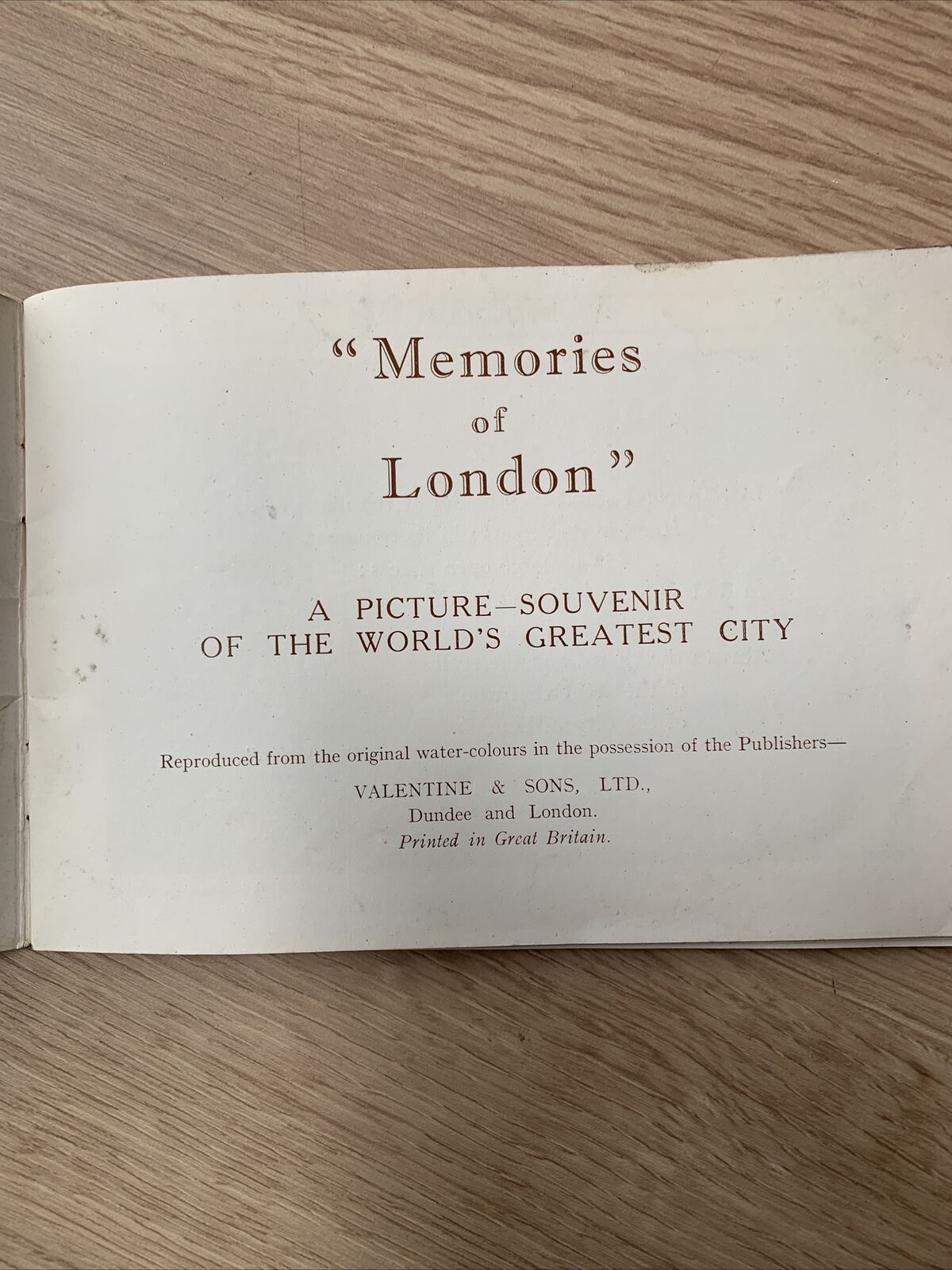 Memories Of London - Valentine & Sons - Souvenir Pictures Good Condition 1952