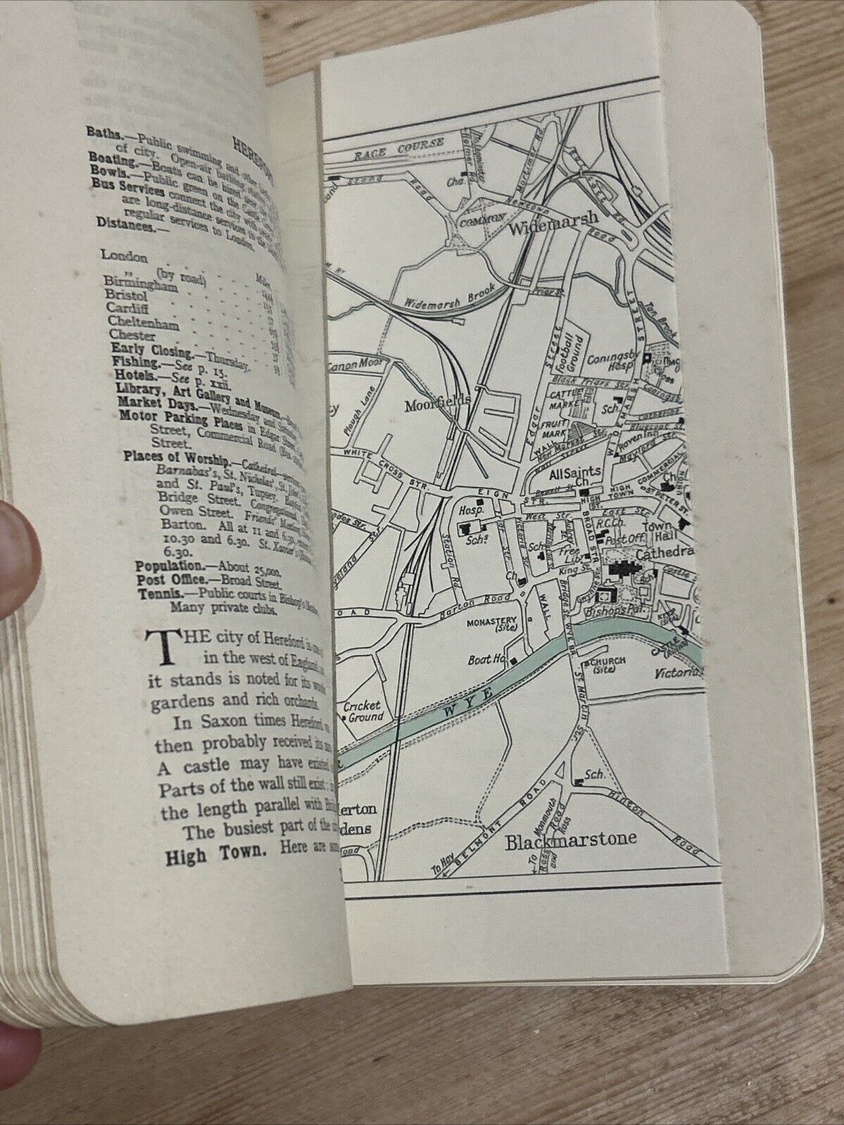 THE WYE VALLEY Leominster Monmouth Ward Lock Illustrated Hardback 1950s? Maps