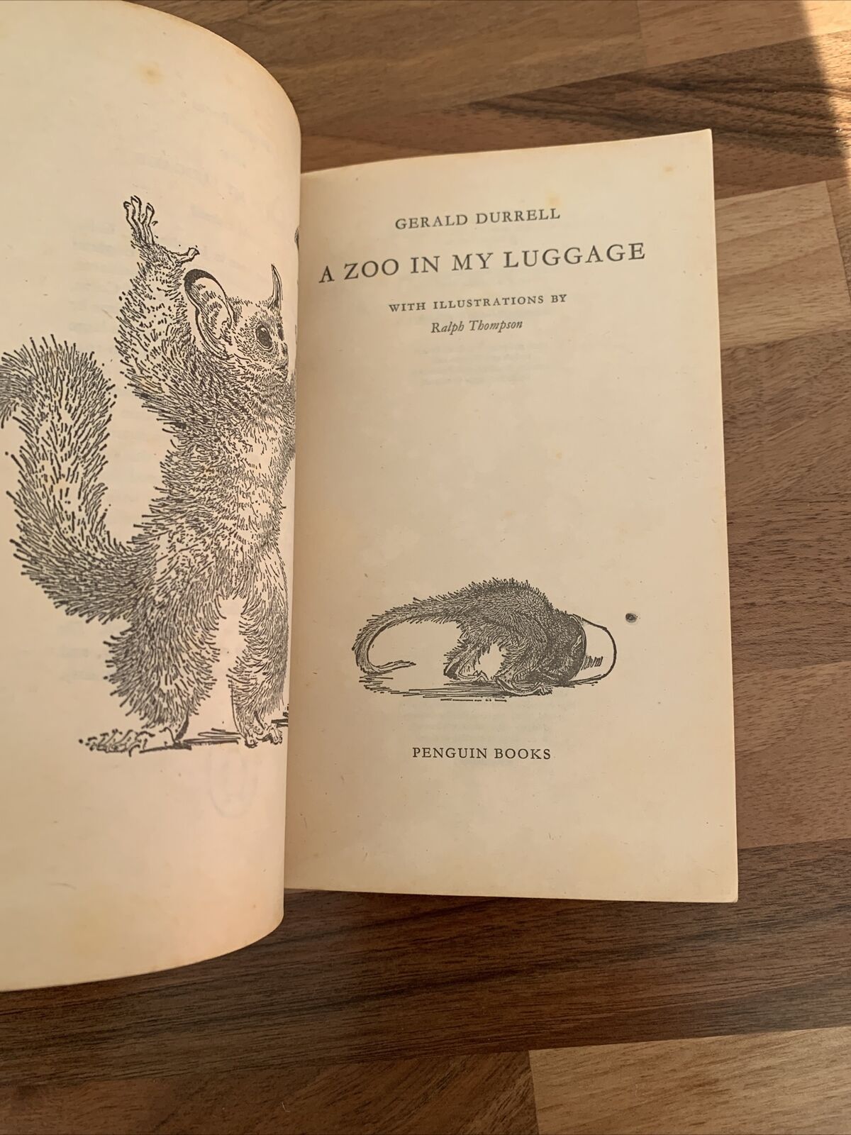 A ZOO IN MY LUGGAGE- Gerald Durrell - Penguin Books 1960 Illustrated