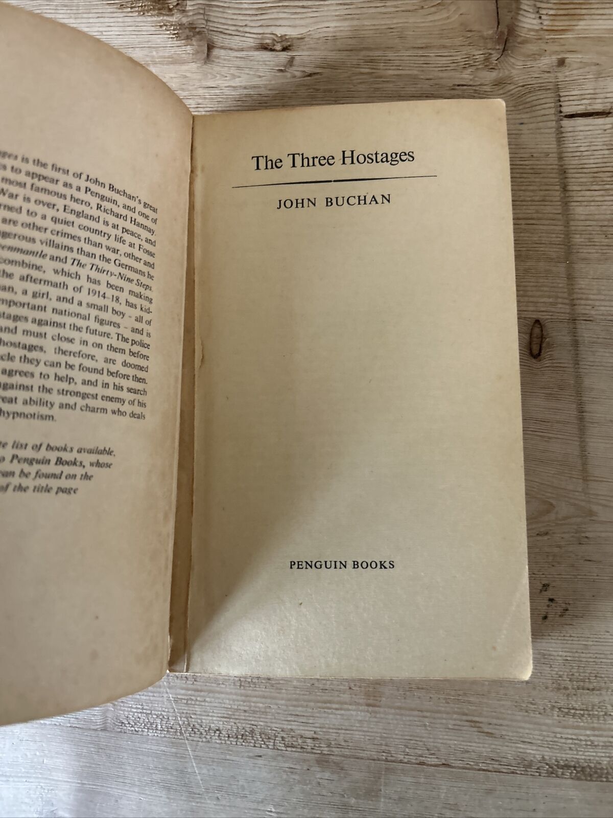 THE THREE HOSTAGES - John Buchan - Penguin Books 1955 No 908