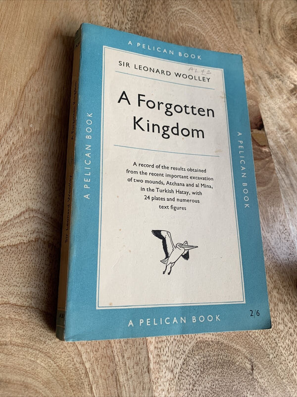 A FORGOTTEN KINGDOM - Sir Leonard Woolley - Pelican Books 1953 A261 Archaeology