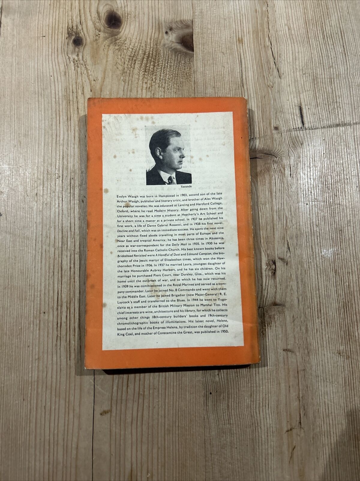 PUT OUT MORE FLAGS - Evelyn Waugh - Penguin Books - No 423 1951