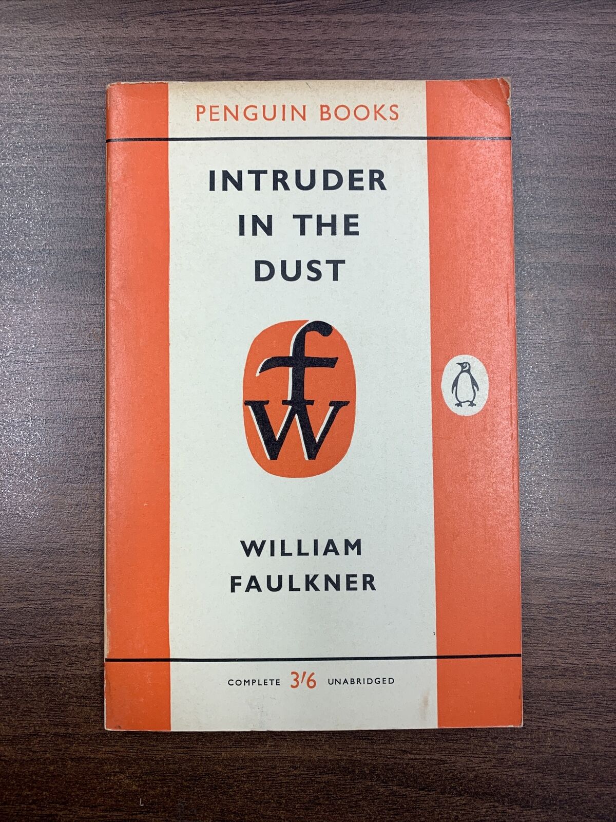 INTRUDER IN THE DUST  - WILLIAM FAULKNER - Penguin Books No 1432 1960 US Racism