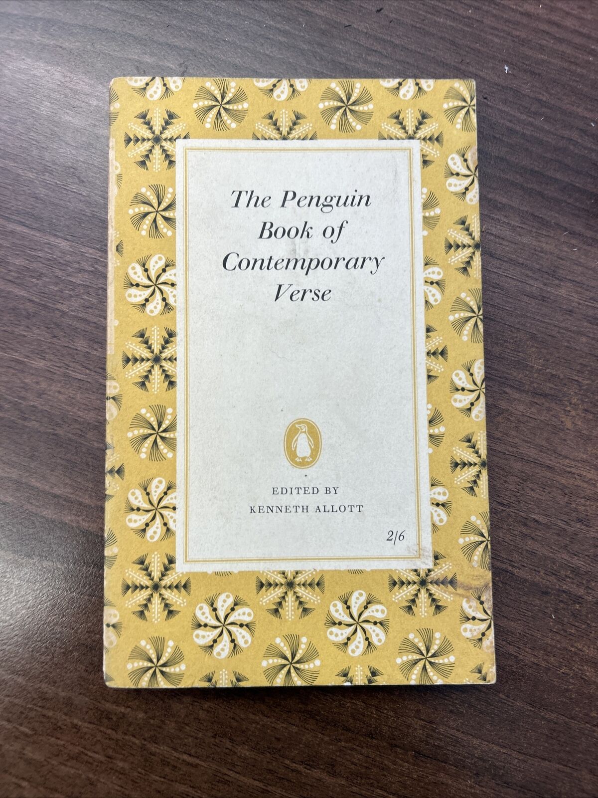 The PENGUIN BOOK OF CONTEMPORARY VERSE 1960 No D12 Penguin Books