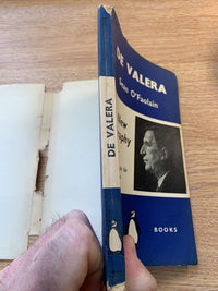 DE VALERA A New Biography - Sean O’Faolain Penguin Books 