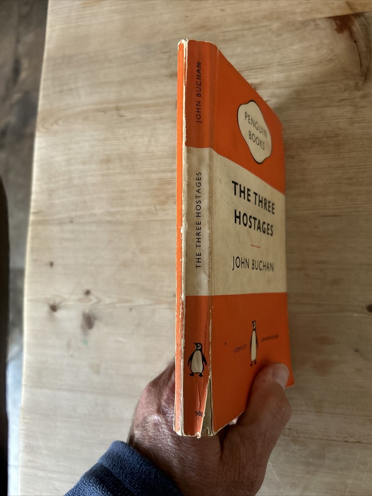 THE THREE HOSTAGES - John Buchan - Penguin Books 1955 No 908